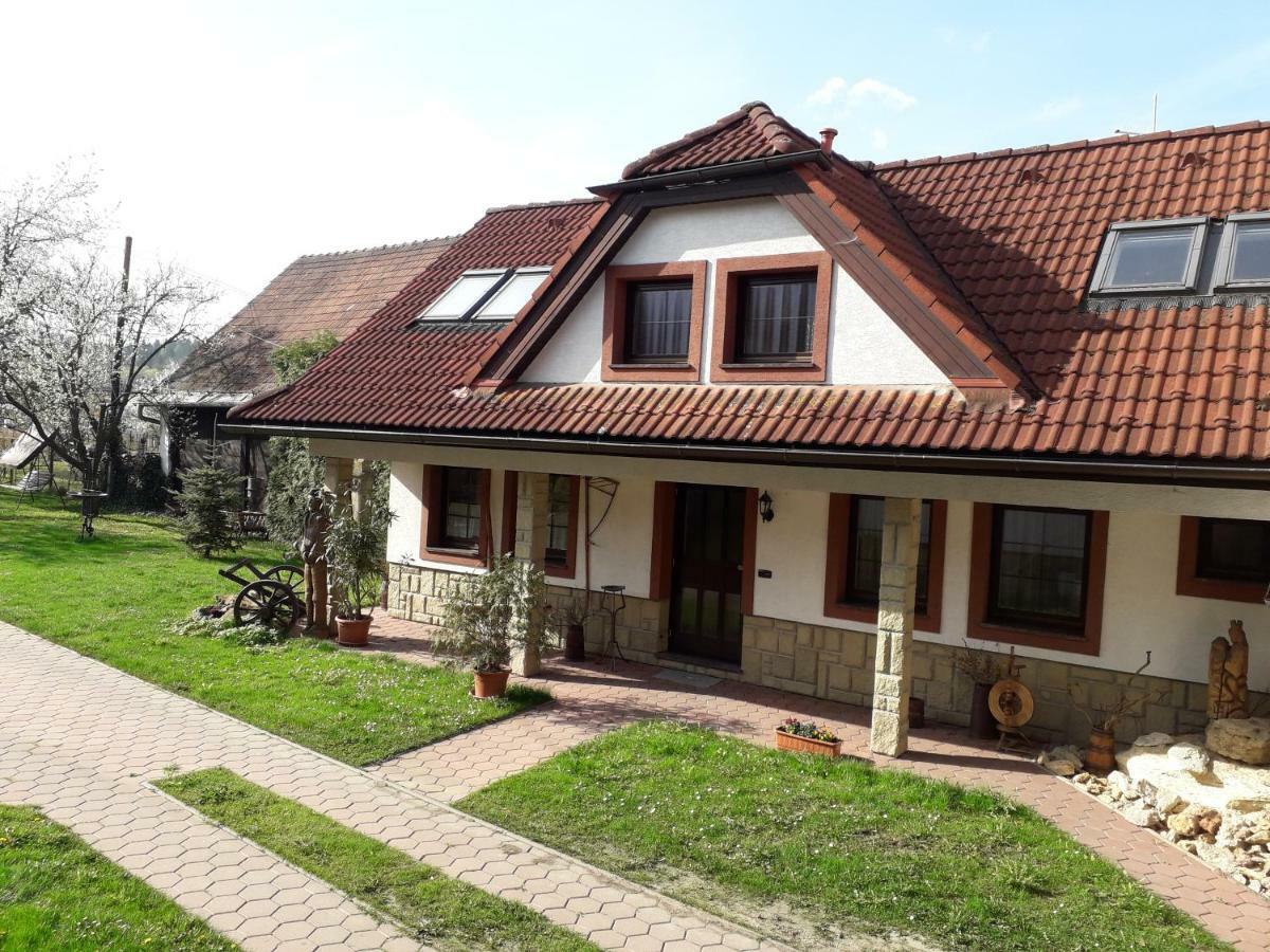 Apartman Kristina Ivachnová 49 Bešeňová Esterno foto